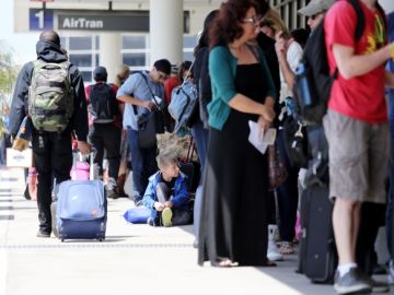 Varias aerolíneas han cambiado de terminal en LAX, generando más confusión de lo normal.