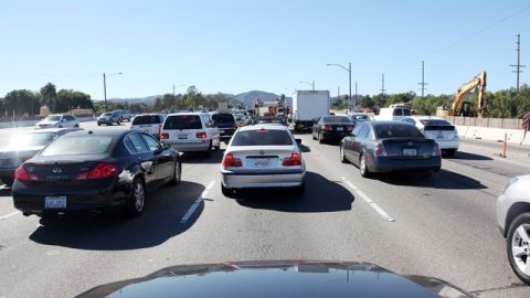 Autoridades consideran abrir carriles de cobro en la 405.