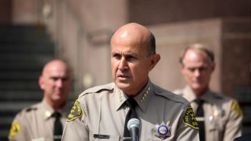 El Sheriff se enfrenta a tres cargos por obstruir la justicia, ignorar malos tratos en las cárceles del condado y hacer declaraciones falsas a investigadores.