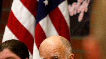 El gobernador Jerry Brown, en una audiencia en Santa Clarita.