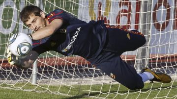 El portero español Iker Casillas podría haber sido uno de los objetivos del fútbol chino por su nombre y trayectoria.