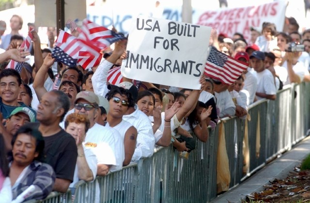 9 cosas que debes saber si eres inmigrante y vives en EEUU - La Opinión