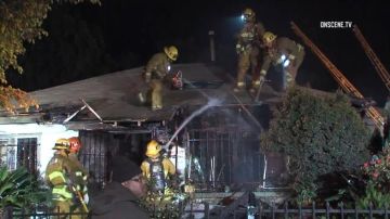 El incendio en Sur Los Ángeles cobró dos vidas.