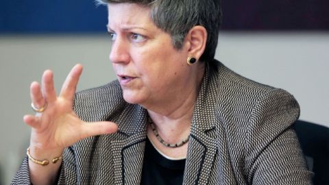 Janet Napolitano preside el sistema estatal de la Universidad de California.