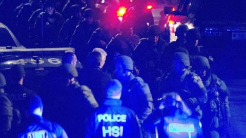 La policía en el área donde atraparon a Dzhokhar Tsarnaev en abril de 2013.