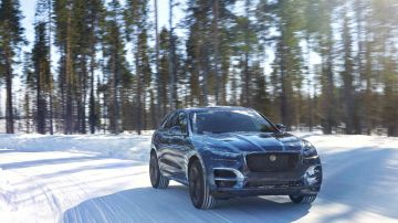 Jaguar F-Pace en la nieve