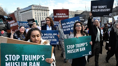En EEUU ha habido protestas contra Donald Trump y su plan hacia musulmanes.