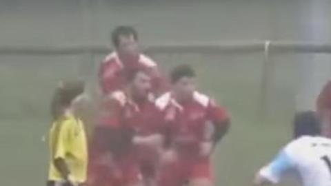 Una escena de locos se vivió en el rugby italiano.