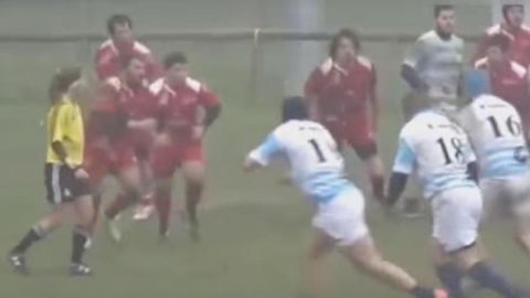 Una escena de locos se vivió en el rugby italiano.