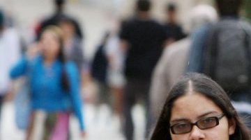 Incluso aquellos con estudios superiores viven en casa.