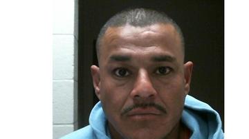 José Vega-Zuñiga, de 38 años, es buscado por la autoridad estadounidense.