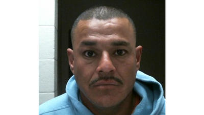 José Vega-Zuñiga, de 38 años, es buscado por la autoridad estadounidense.