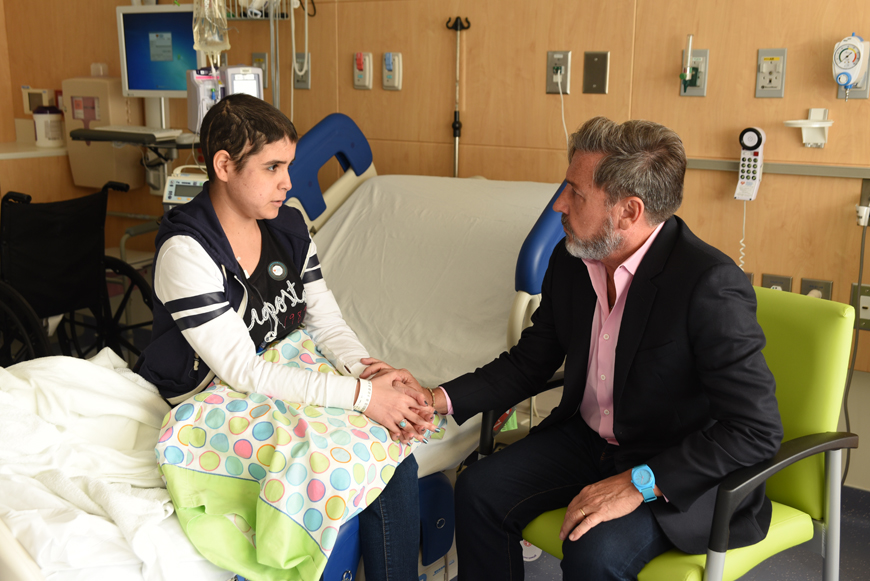 Ricardo Montaner visita el Nicklaus Children’s Hospital