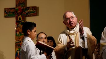 01/12/17/ LOS ANGELES/ Archbishop Jose H. Gomez presides over a mass, at Dolores Mission Church, in solidarity with immigrants, with a special video message from Pope Francis to the immigrant community. The Mass commemorates National Migration Week, declared by the U.S. Conference of Catholic BishopsÊ25 years ago, as a way to reflect upon the many ways immigrants and refugees have contributed to our Church and our nation. (Photo Aurelia Ventura/ La Opinion)