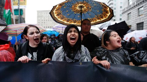 Miles se movilizaron en todo EEUU para protestar durante la toma de posesión de Trump.