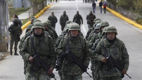 Cuando se enrolaron en el ejército, estos hombres jamás se imaginaron que se enfrentarían a narcos.