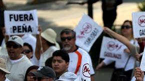 Por aumento a la gasolina, realizan la primera protesta contra Peña Nieto en 2017.