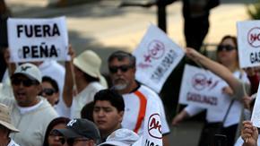 Por aumento a la gasolina, realizan la primera protesta contra Peña Nieto en 2017.
