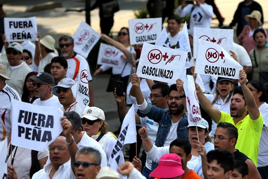 Por aumento a la gasolina, realizan la primera protesta contra Peña Nieto en 2017.