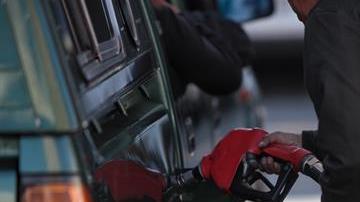 Cinco son los factores que han desatado la crisis en el abasto y costos de la gasolina en México.