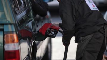 Cinco son los factores que han desatado la crisis en el abasto y costos de la gasolina en México.
