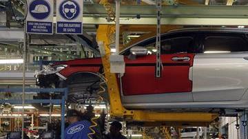 Ford culpa a Trump por su mal año