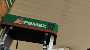 Los campesinos no pueden alimentar su maquinaria para arar la tierra por el costo alto de la gasolina.