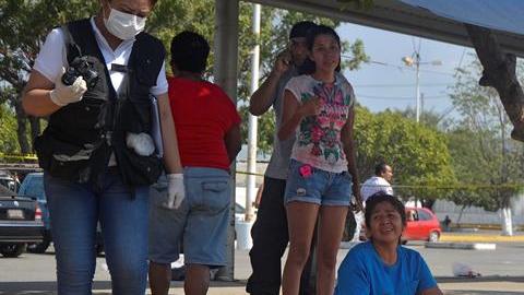 Cuatro personas murieron en el lugar de los hechos, mientras que las otras dos perdieron la vida mientras eran trasladadas a un hospital.