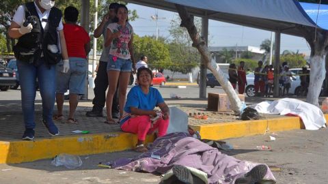 Cuatro personas murieron en el lugar de los hechos, mientras que las otras dos perdieron la vida mientras eran trasladadas a un hospital.