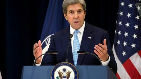 Kerry considera que para que México acepte desembolsar dinero por el muro, Trump deberá recurrir a otras instancias.