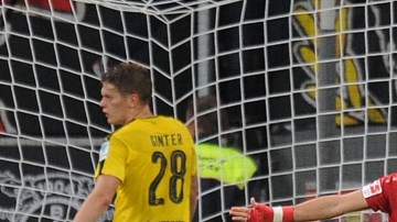 Javier 'Chicharito' Hernández quiere levantar cabeza en este 2017 con el Bayer Leverkusen.