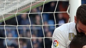 El Real Madrid aventaja ahora al Barcelona por cinco puntos.