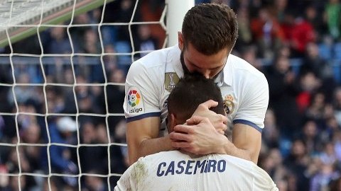 El Real Madrid aventaja ahora al Barcelona por cinco puntos.