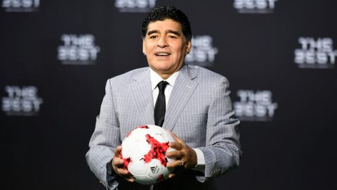 Maradona dice que desde casa, Messi no puede pelearle nada a Cristiano.