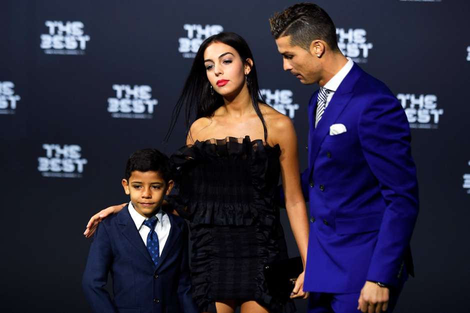 Cristiano junto a su pareja Georgina Rodríguez y a su hijo Ronaldo junior / EFE