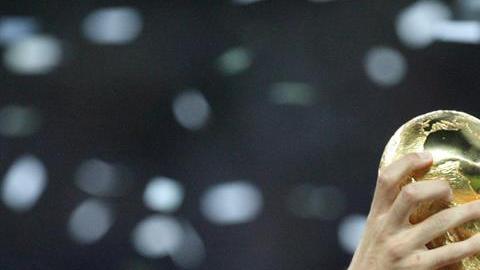 Ahora serán más manos las que busquen la Copa del Mundo.