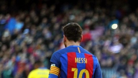 El uruguayo Luis Suárez empató a Messi en la cima de los goleadores de la Liga.