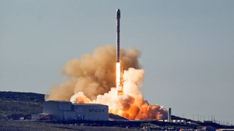 Un cohete Falcon 9 de SpaceX.