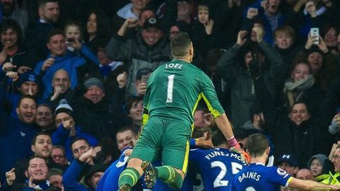 El Everton le pegó al Manchester City en Goodison Park.