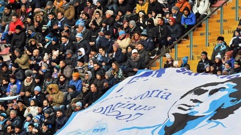 Diego Armando Maradona, un ídolo en Nápoles.