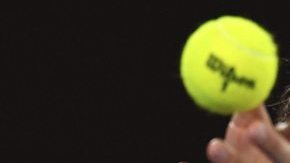 Federer regresó y lo hizo venciendo a Melzer en Australia.