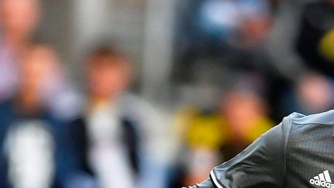 Alexander Isak jugará por cinco años con el Borussia Dortmund.