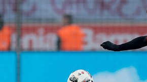 Chicharito desató batalla de clubes por Twitter