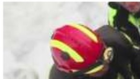 Los rescatistas buscan sobrevivientes tras el sismo en Italia.