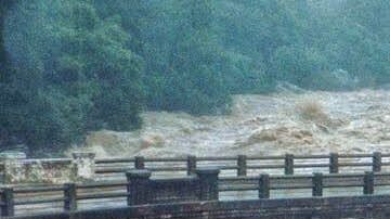 Riadas, deslaves e incluso un pequeño tornado se suceden al norte de California como consecuencia de las tormentas.