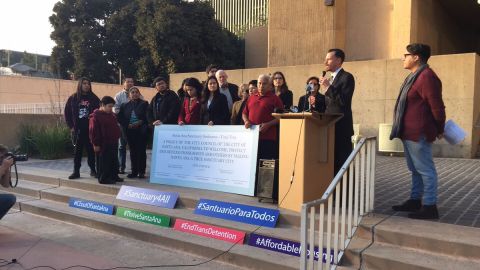 Santa Ana se declaró oficialmente ciudad santuario el 17 de enero con el voto unánime a favor de los concejales.