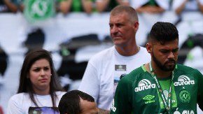 Jugadores del Chapecoense levantan la Copa Sudamericana