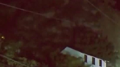 Varias personas tuvieron que ser rescatadas tras quedar atrapadas en su vivienda.