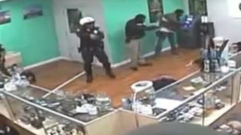 La policía de Santa Ana ya había registrado antes Sky High, en un operativo que fue muy criticado por la mala actuación de los agentes.