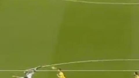 La vistosa jugada del gol de Andy Carroll para el West Ham.